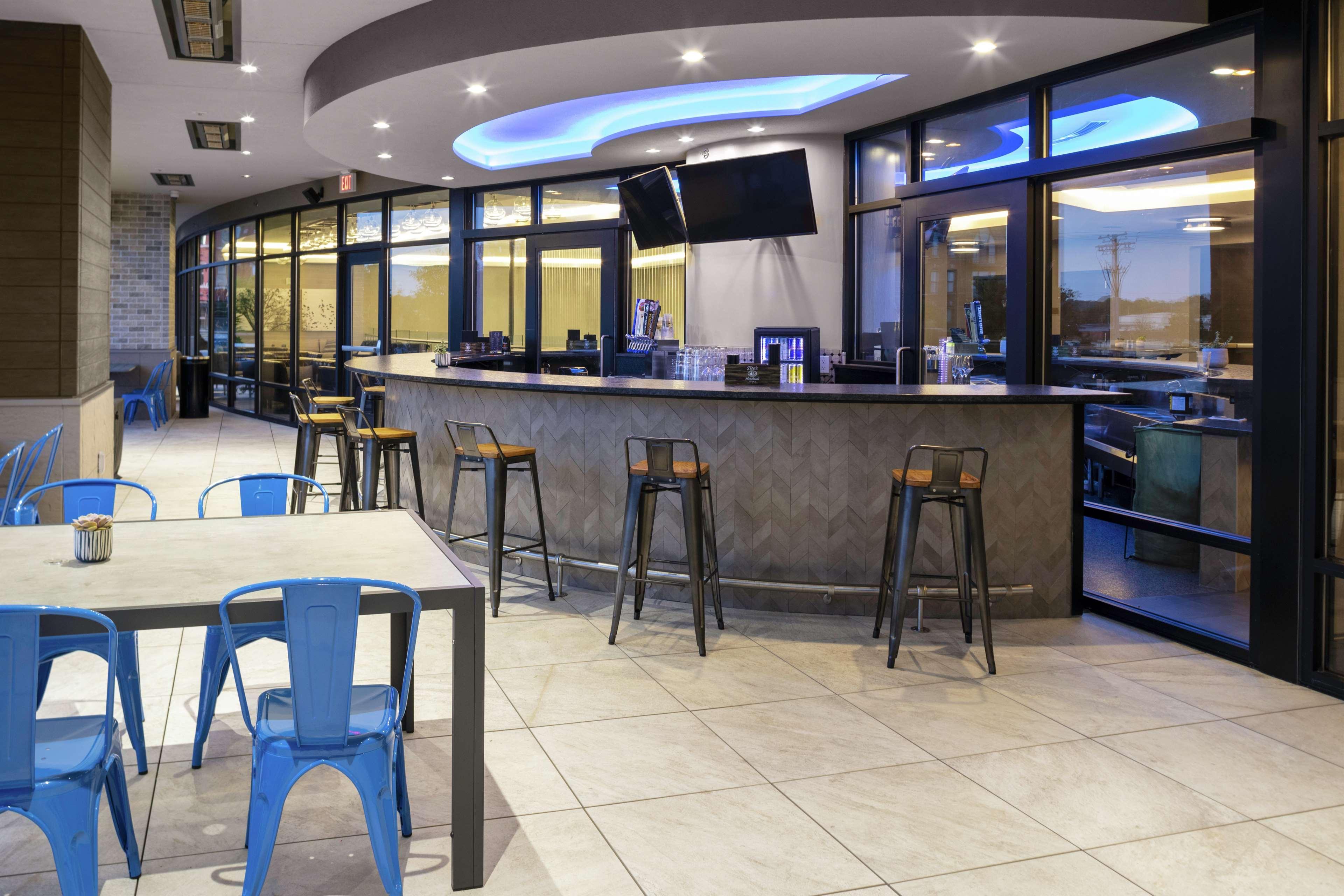 Embassy Suites By Hilton Grand Rapids Downtown Екстериор снимка