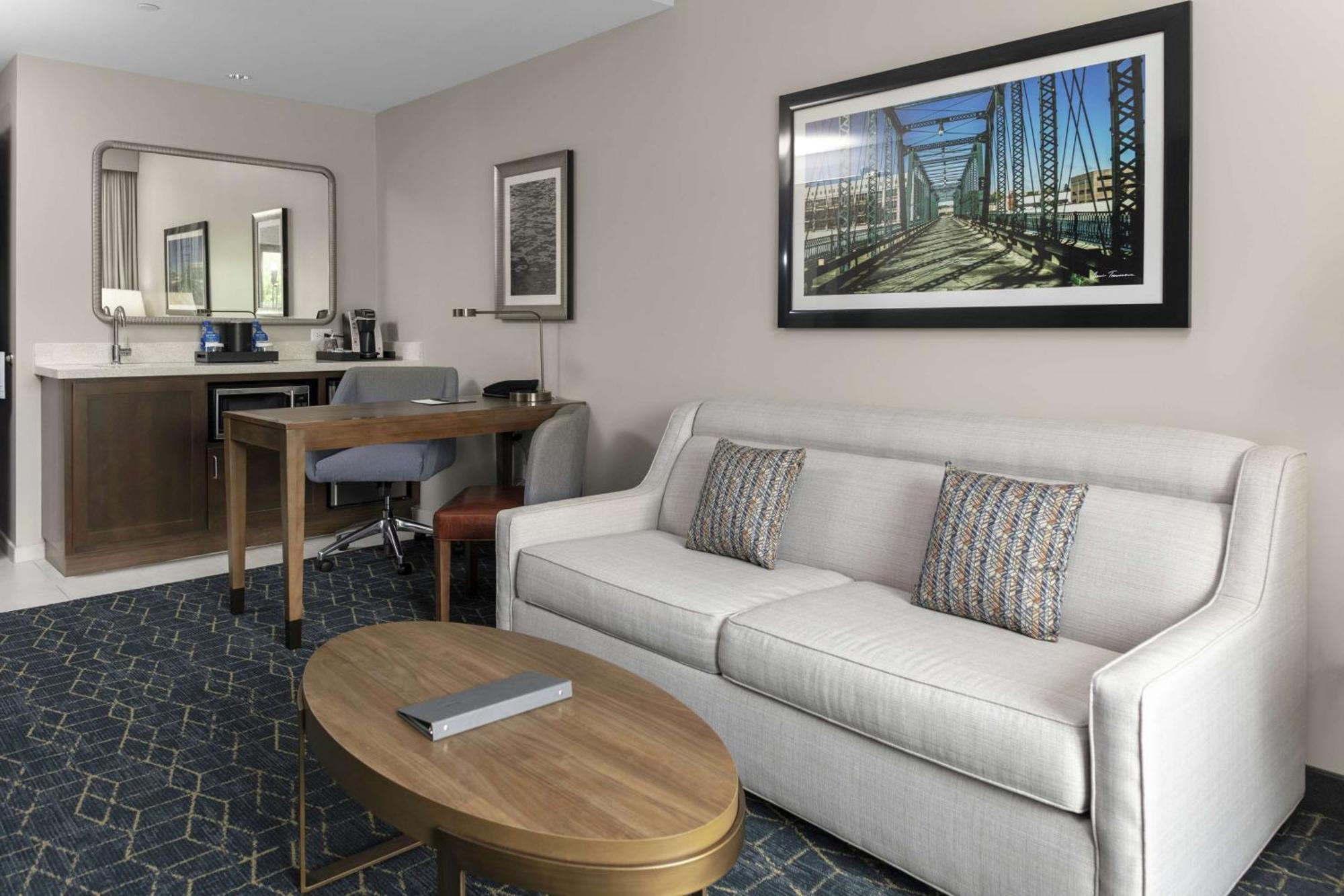 Embassy Suites By Hilton Grand Rapids Downtown Екстериор снимка